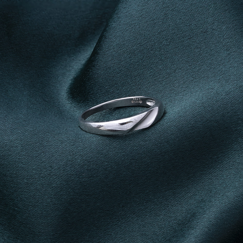 Reegalia Sterling Silver Elegant Twist Ring