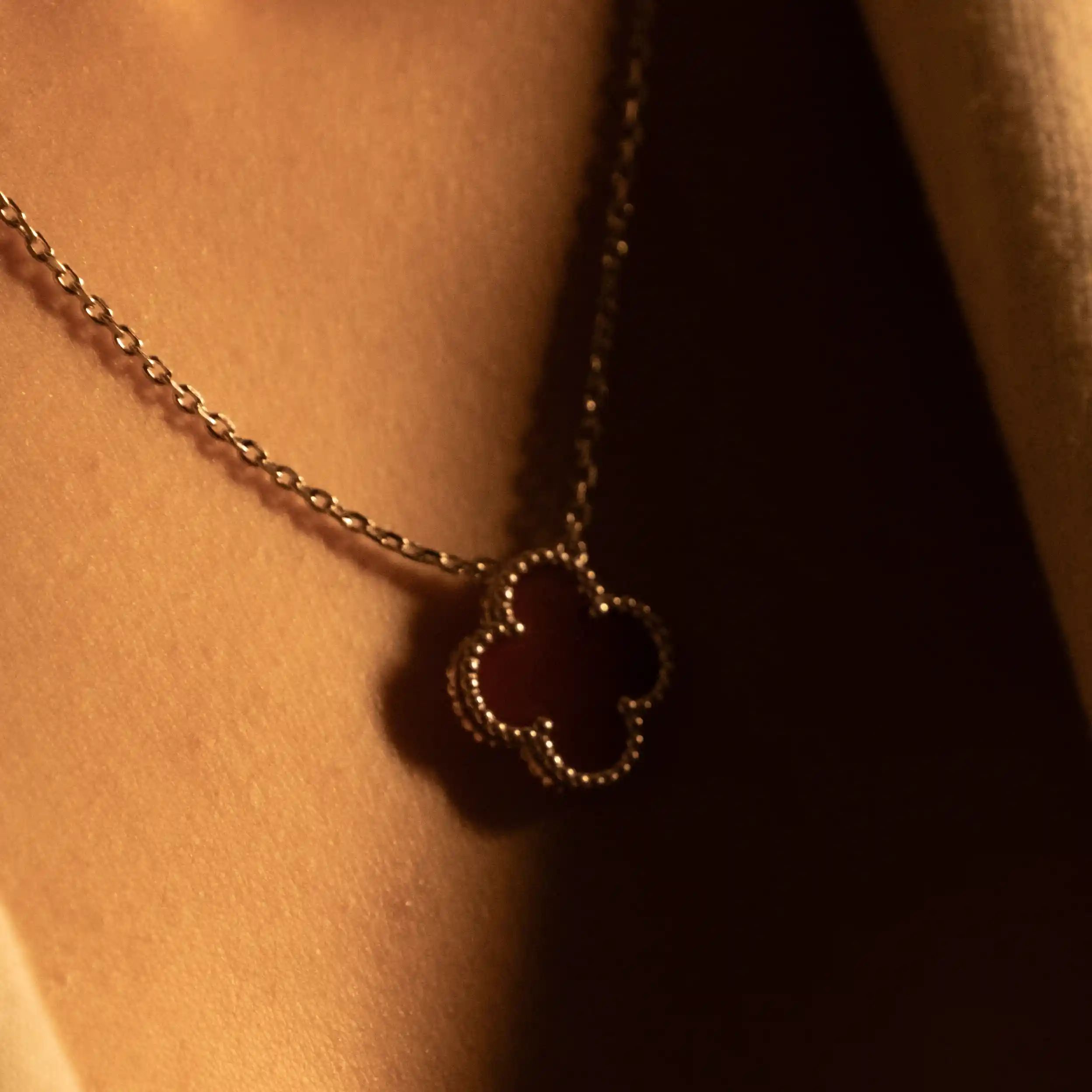 Reegalia Crimson Clover – 925 Silver  Chain Pendent